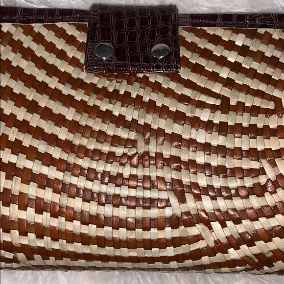 Stunning Woven Straw Clutch - Picture 6 of 13